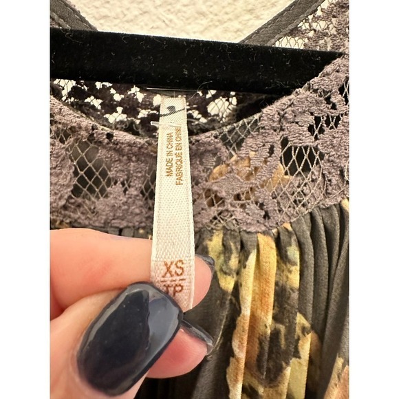 Free People Gray floral Dress, Women’s size XSmall, ties at side, D27 - Picture 5 of 8